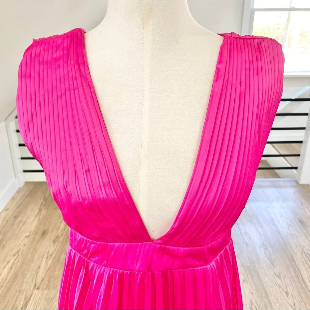 NWT M Jessica Simpson, hot pink low, cut, pleated mini dress - Picture 2 of 9